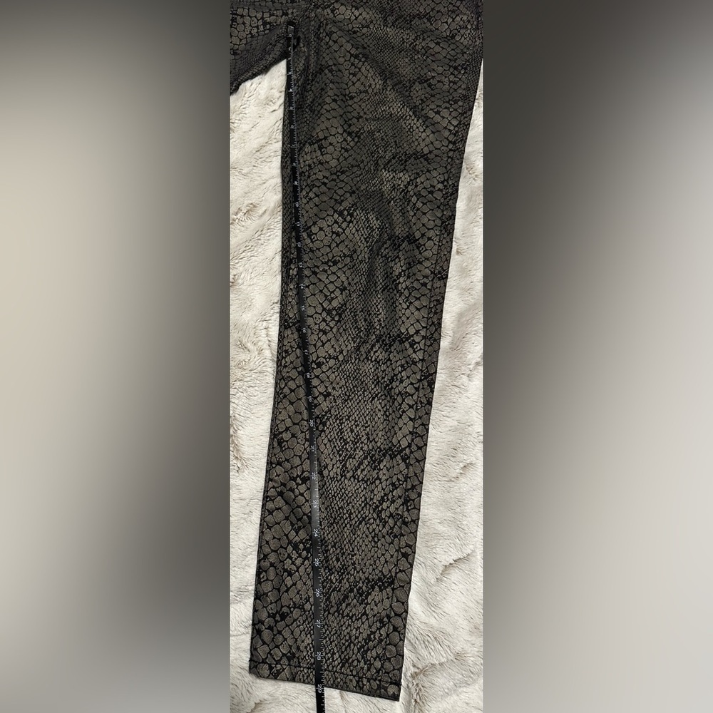 Celebrity Pink Junior’s Snake Print Skinny Leggings Jeggings Pants - Picture 6 of 16